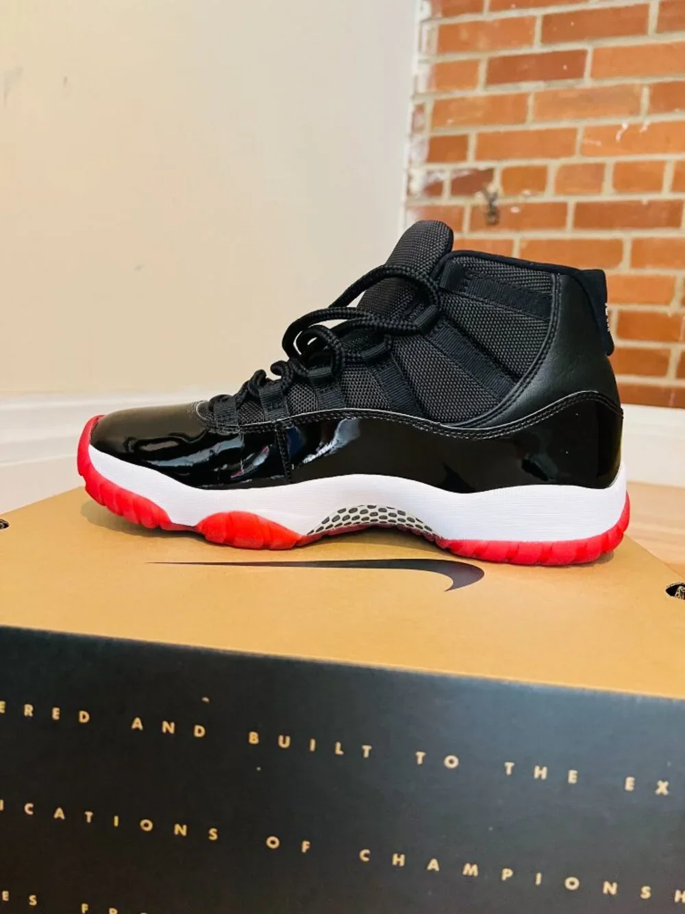 Size US Men's 9 - Jordan 11 Retro Playoffs Bred (2019) Very Clean